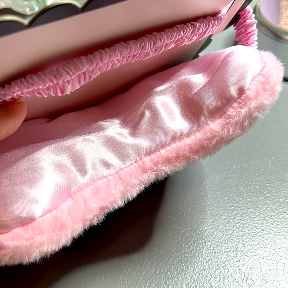 Disney Minnie Mouse sleep mask 🏰 - Picture 4 of 4